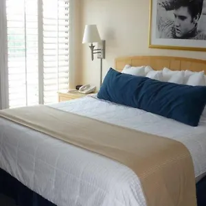 Elvis Presley's Heartbreak 3* Memphis